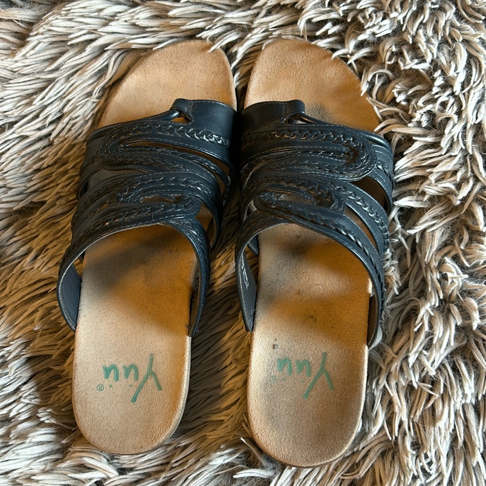 YUU thing sandal • size 7.5M • Navy